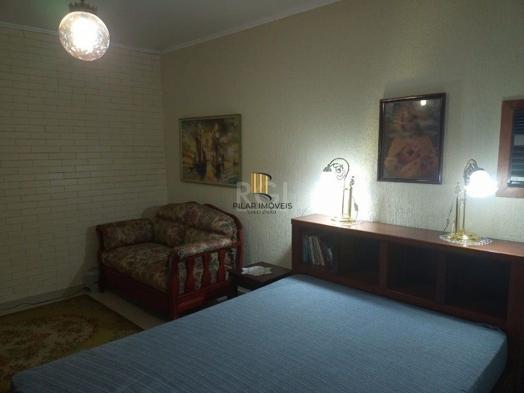 Casa para Venda - 220m², 3 dormitórios, sendo 1 suites, 1 vaga - Camaquã