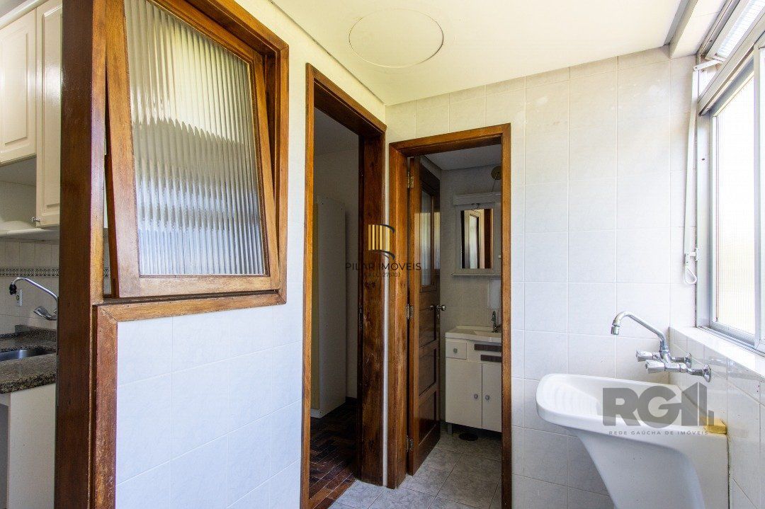 Apartamento, 2 dormitórios, bairro Cristal.