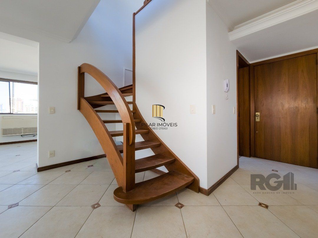 Cobertura com 222m² privativos, 3 quartos, 1 suite, lareira, piscina, 2 vagas no Bairro Rio Branco