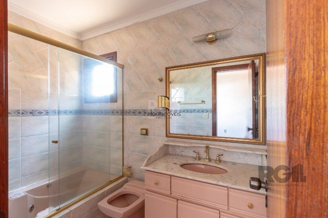 Casa em condomínio fechado para venda no bairro Jardim Isabel, com aproximadamente 197m² de área privativa,.