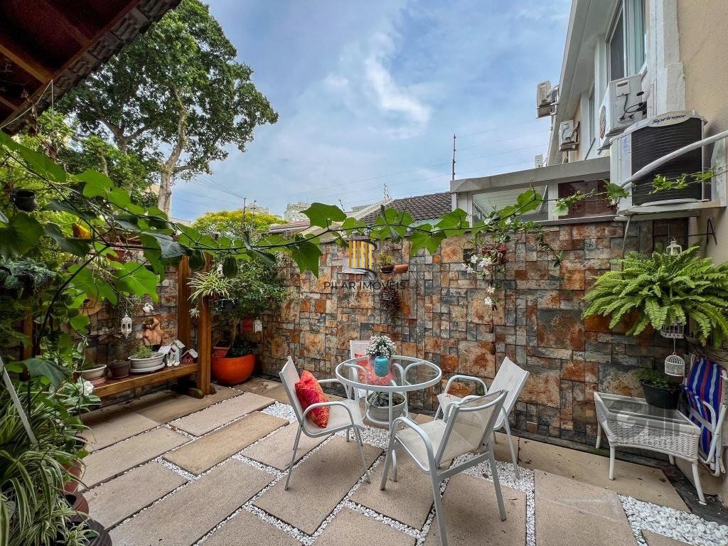 Excelente casa em condomínio no Bairro Tristeza - Ao lado do Shopping Paseo