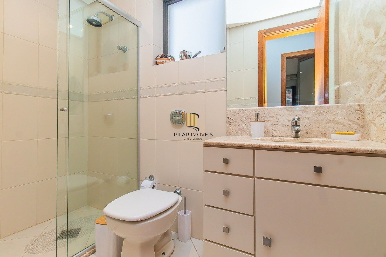 Apartamento Reformado e Mobiliado com 101m² e 2 Vagas no Coração do Rio Branco