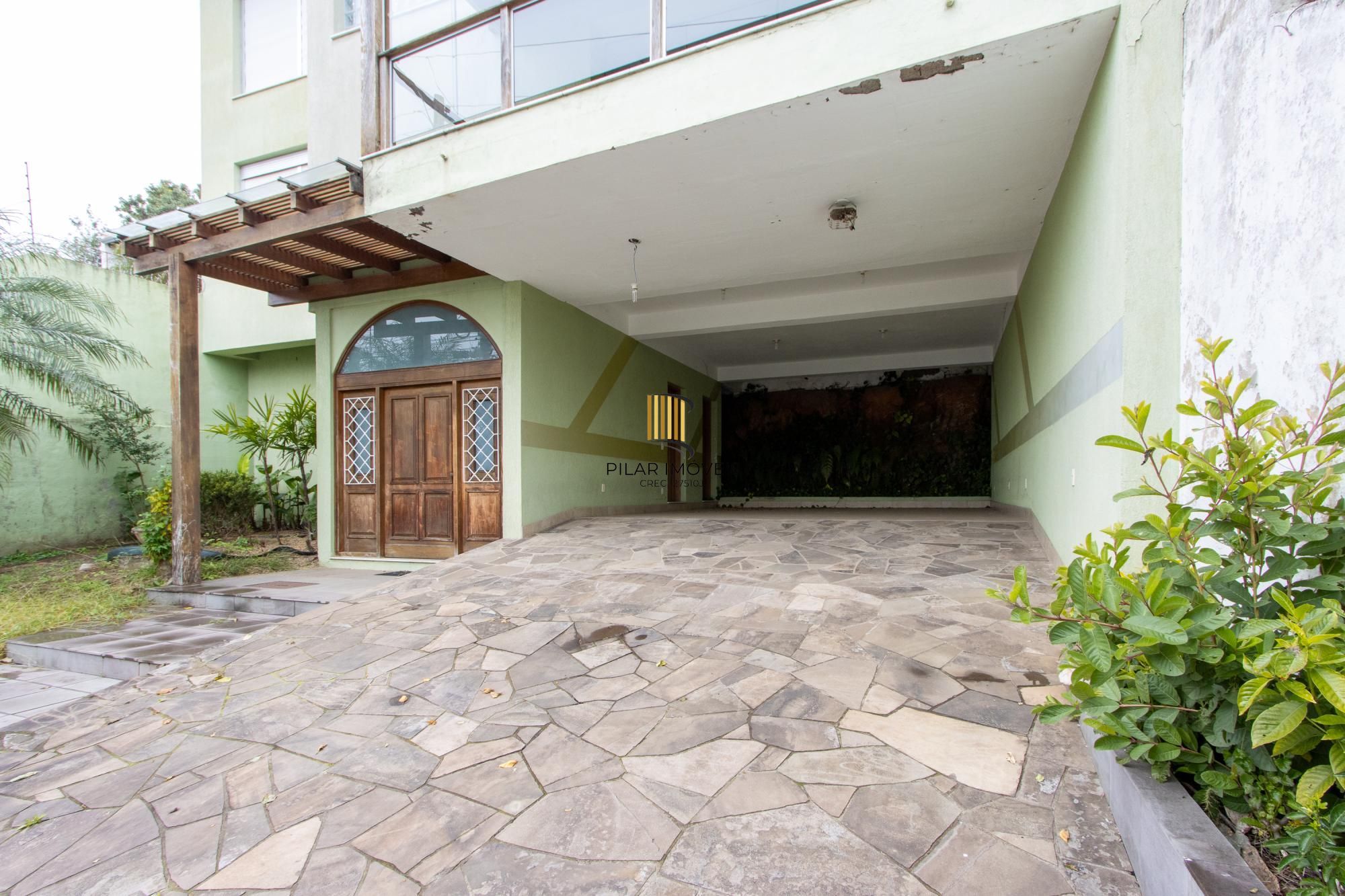 Casa para Venda - 470m², 3 dormitórios, sendo 1 suites, 6 vagas - Nonoai