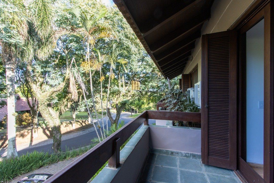 Casa de Condomínio 8 dormitórios no bairro Cavalhada