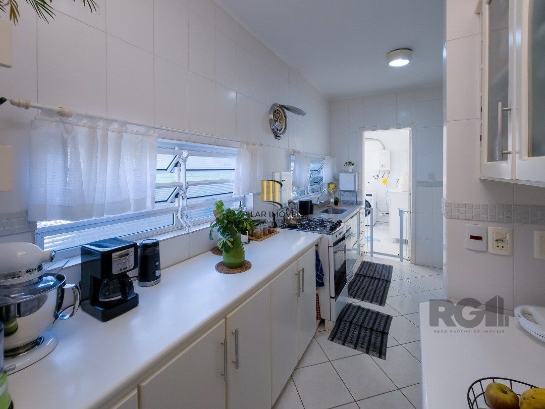 CASA TÉRREA REFORMADA, 3 QUARTOS, SUITE, PÁTIO - BAIRRO CRISTAL