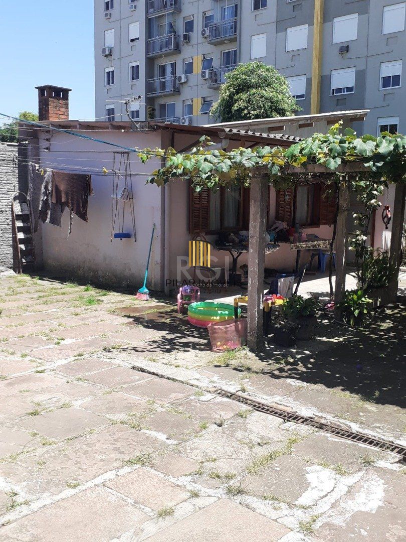 Casa para Venda - 440m², 2 dormitórios, Tristeza