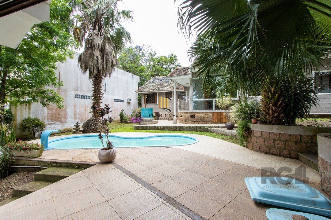 Casa 4 dormitórios no bairro Espírito Santo