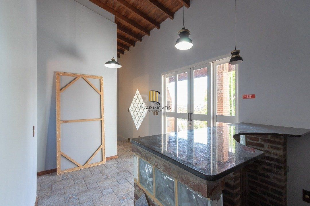 Casa em condomínio com 3 dormitórios, 3 banheiros no bairro Cristal