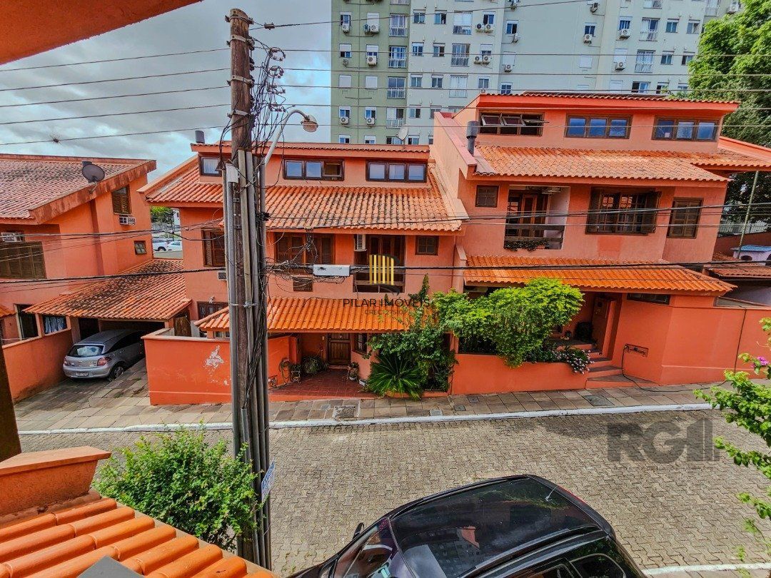 Casa em Condomínio 4 Dormitórios na Glória!!