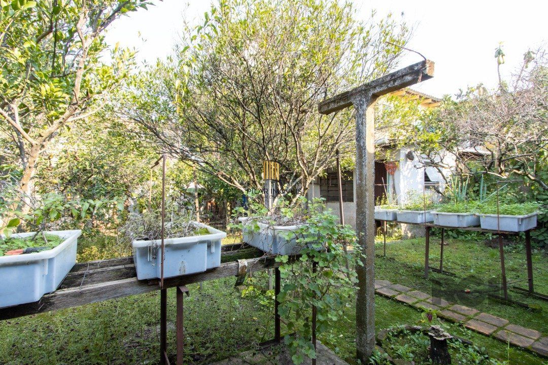 Casa para Venda - 72.6m², 4 dormitórios, sendo 1 suites, 6 vagas - Camaquã