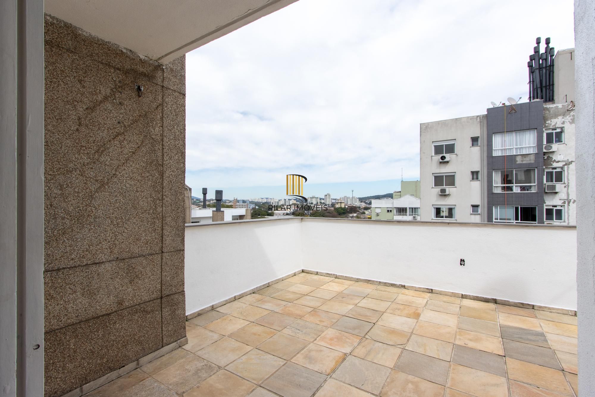 Cobertura com 137m², no Bairro Cristal, de 2 dormitórios, sento uma suíte, ampla sacada, churrasqueira, vista panorâmica, vaga coberta.