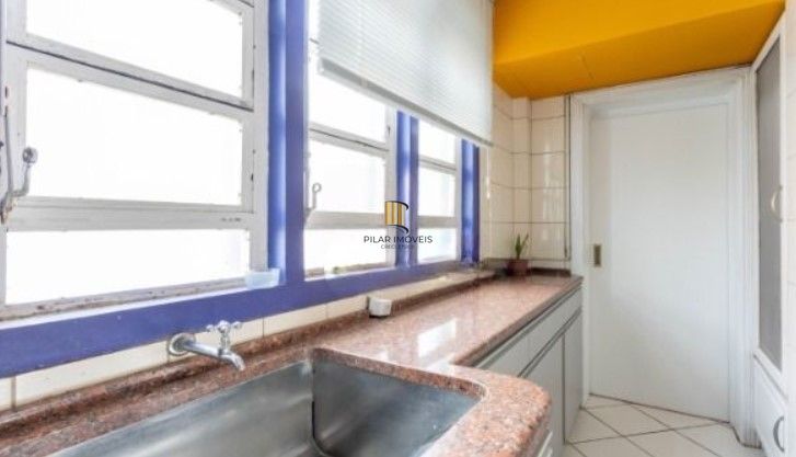 Apartamento amplo e bem localizado no Menino Deus!!
