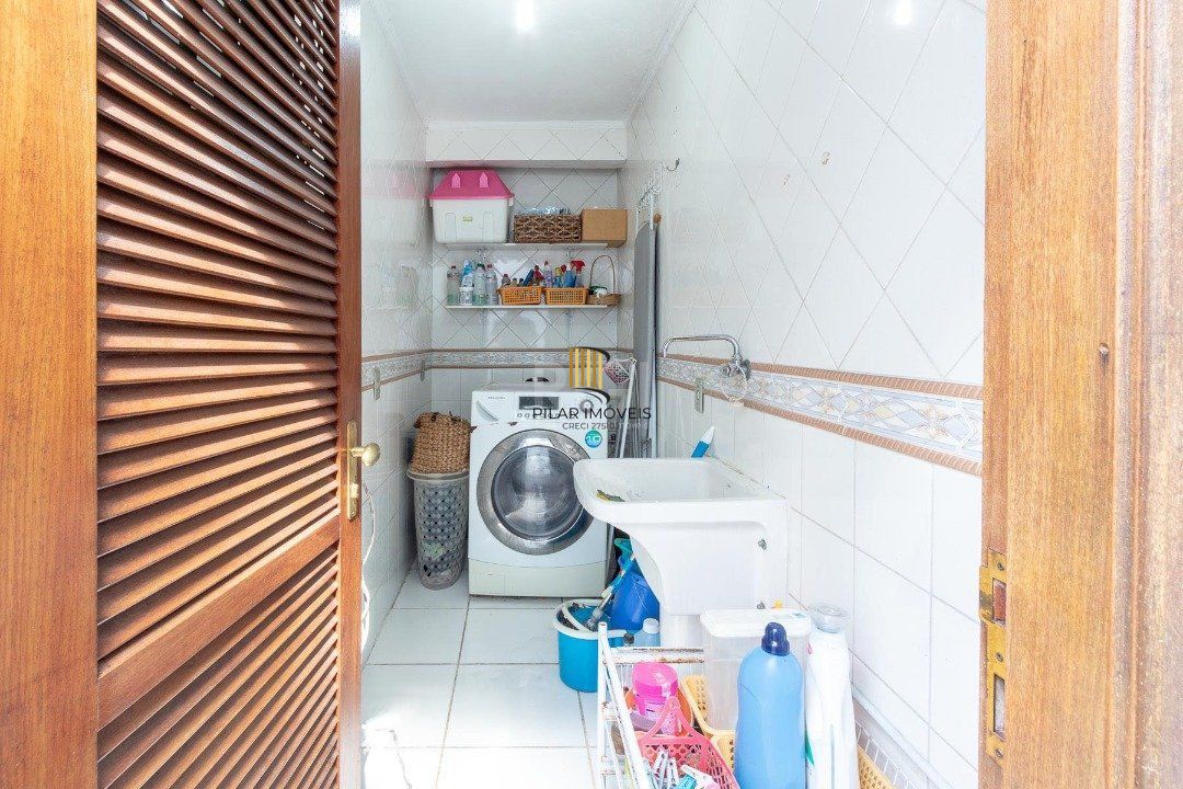 Casa para Venda - 451.63m², 5 dormitórios, sendo 1 suites, 4 vagas - Cristal