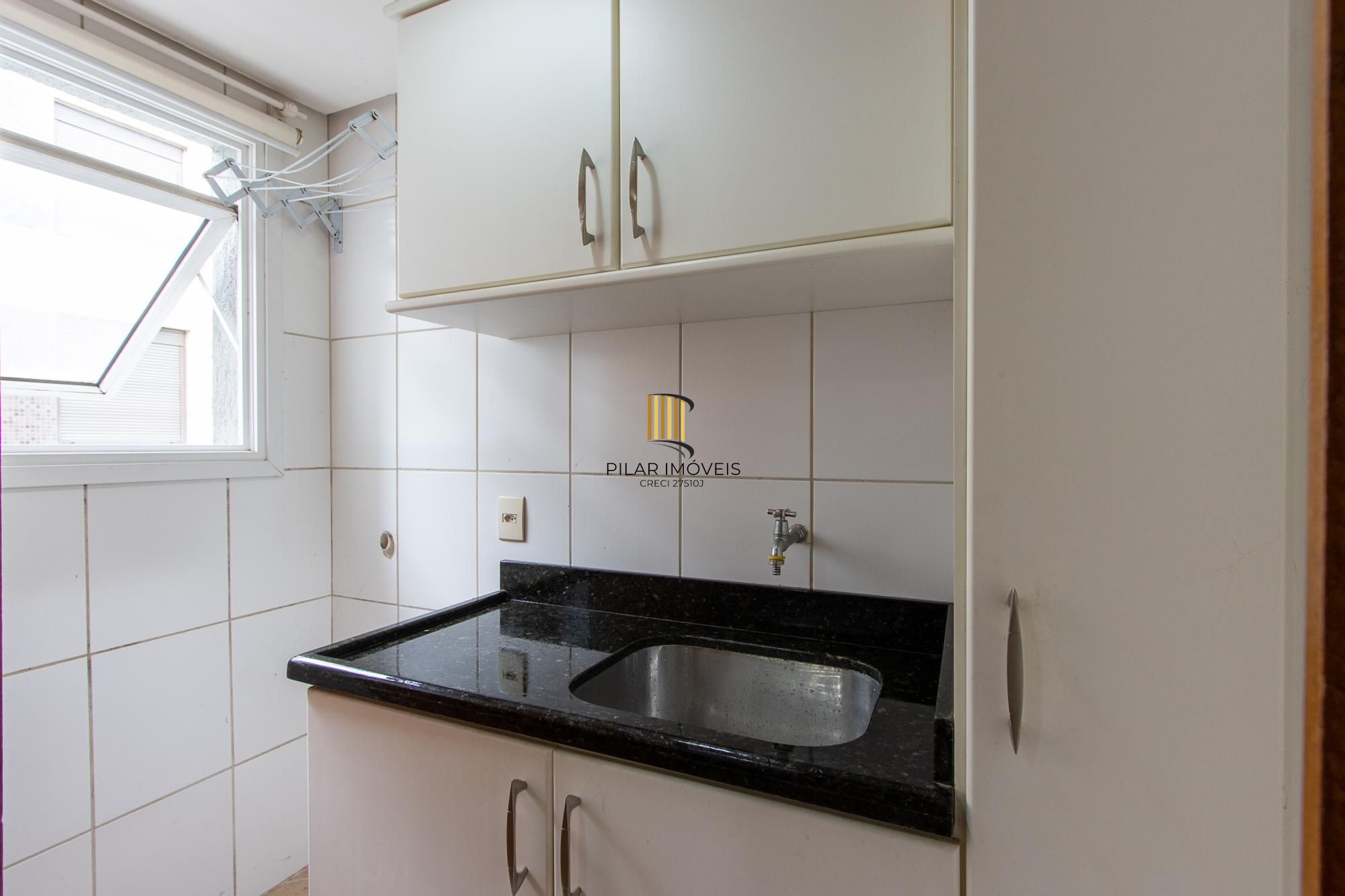 Apartamento com 2 dormitórios (reversível para 3) e 1 vaga escriturada  à venda no coração de Ipanema