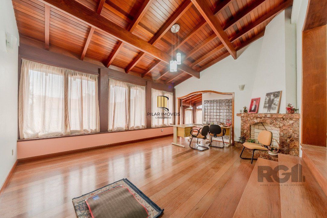 Casa para Venda - 646m², 4 dormitórios, sendo 2 suites, 4 vagas - Jardim Isabel