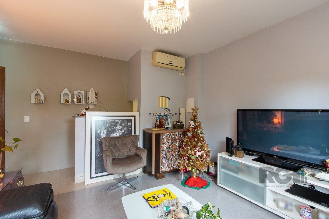 Casa para Venda - 132.55m², 3 dormitórios, sendo 1 suite, 5 vagas - Teresópolis