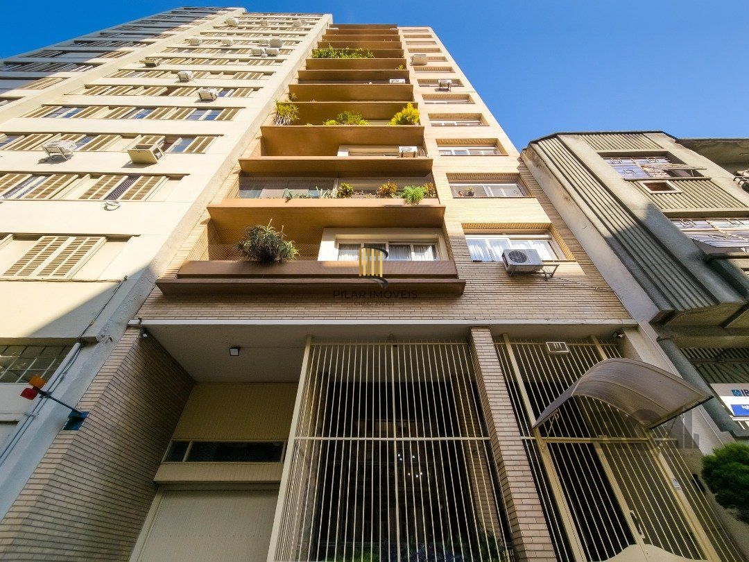 Apartamento, 3 quartos, 1 suite, dependência de empregada, elevador - Centro Histórico - Porto Alegre