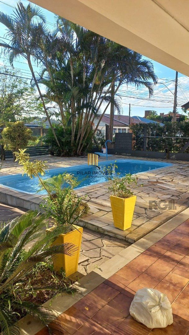 Casa 3 dormitórios no bairro Atlântida