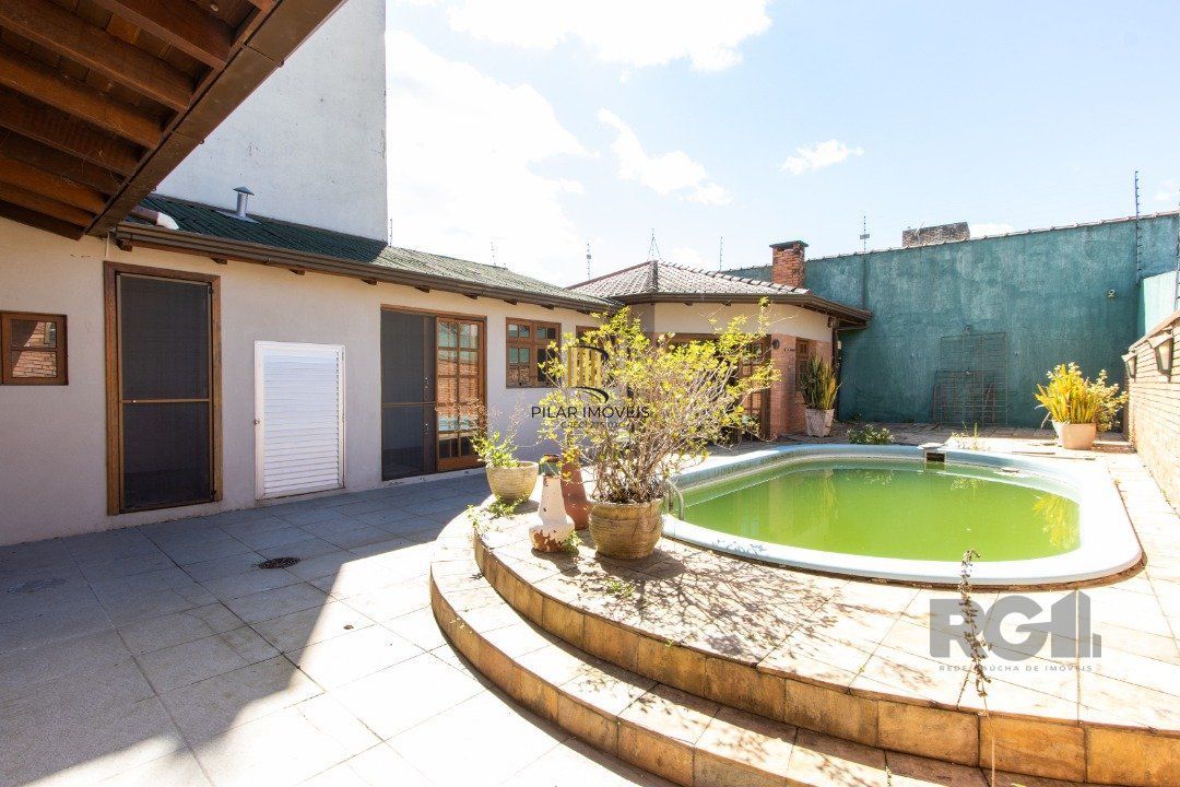 Casa 5 dormitórios no bairro Nonoai