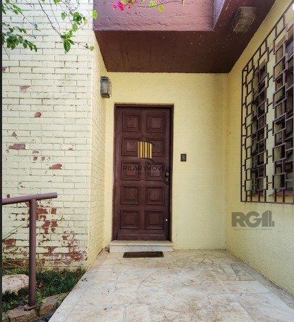 casa à venda no bairro Menino Deus em Porto Alegre. Com 160m² de área privativa