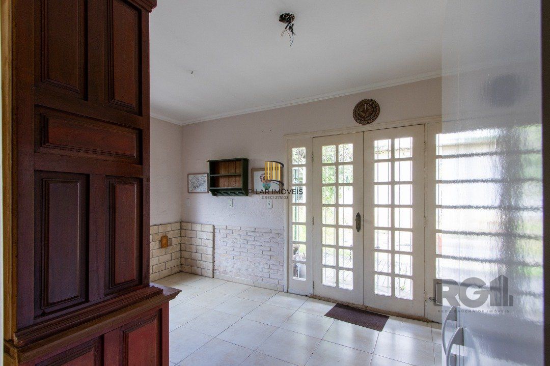 Casa para Venda - 239m², 5 dormitórios, sendo 1 suites, 2 vagas - Hipica
