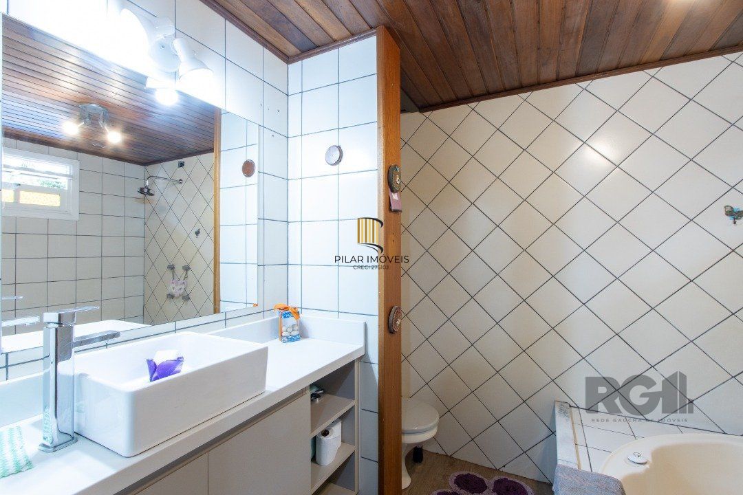Casa 4 dormitórios no bairro Ipanema