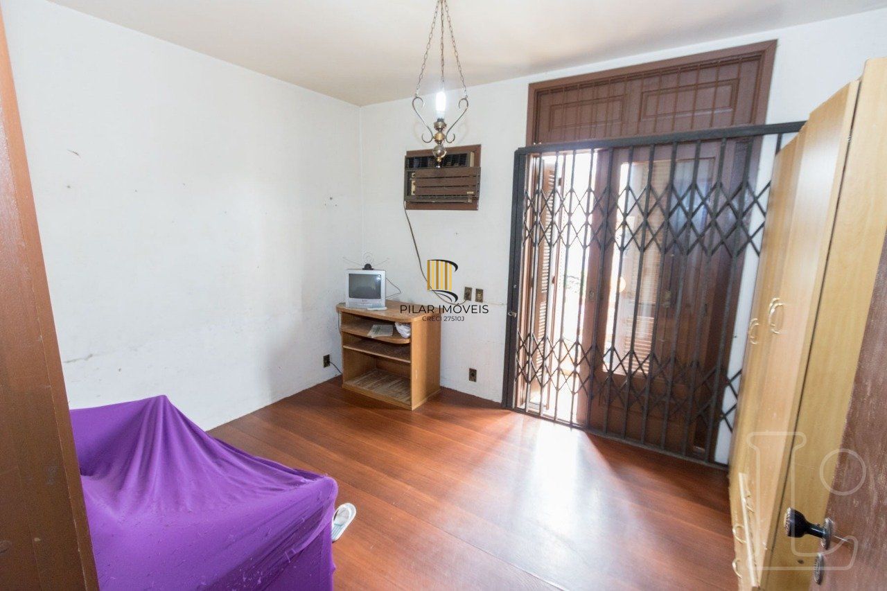 Casa para Venda - 150m², 4 dormitórios, sendo 1 suites, 5 vagas - Teresópolis