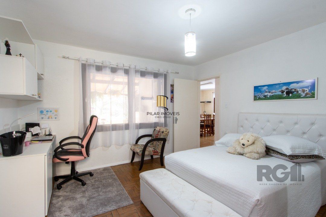 Casa 7 dormitórios no bairro Camaquã