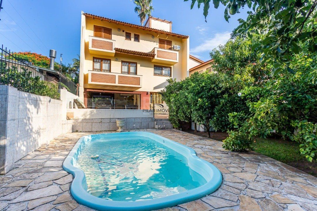 Casa 3 dormitórios no bairro Teresópolis