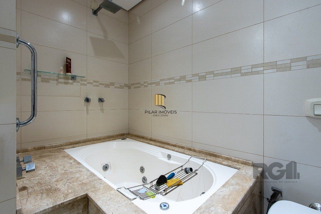 Casa tipo sobrado, com 3 dormitórios em Canoas