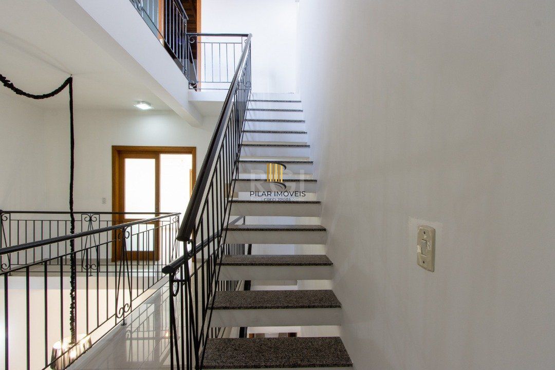 Casa para Venda - 204m², 3 dormitórios, sendo 3 suites, 2 vagas - Espirito Santo