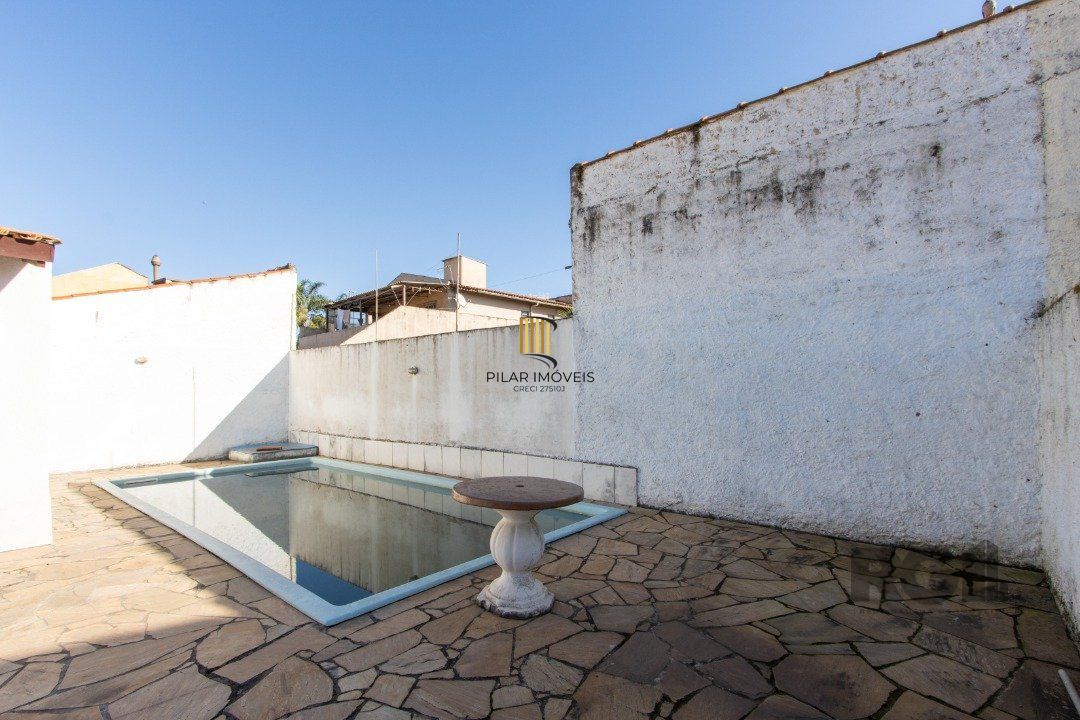 Sobrado para Venda - 170m², 3 dormitórios, sendo 1 suites, 2 vagas - Serraria