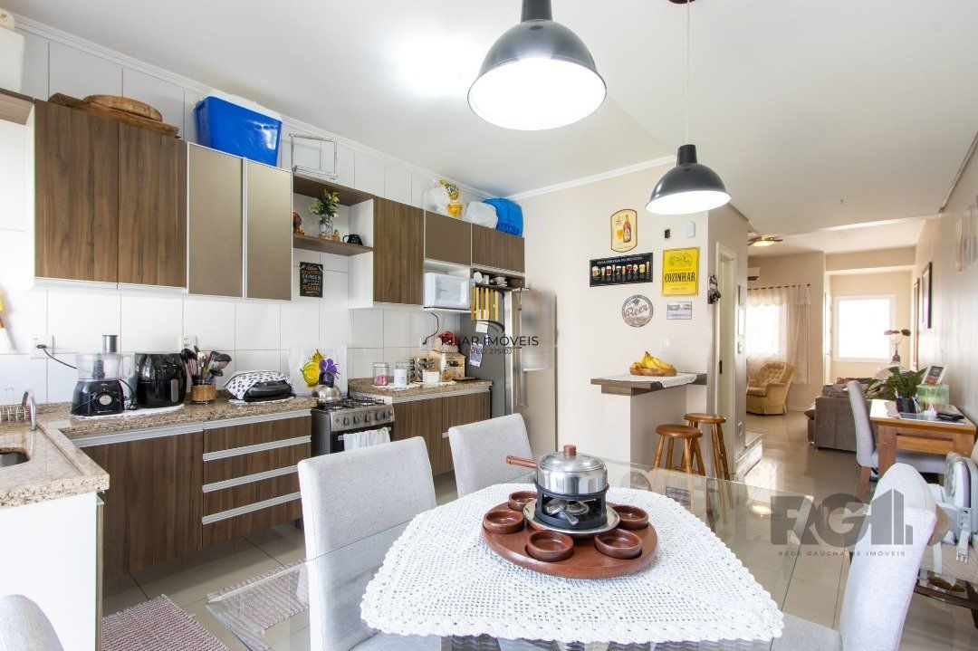 Casa 2 dormitórios no bairro Guarujá
