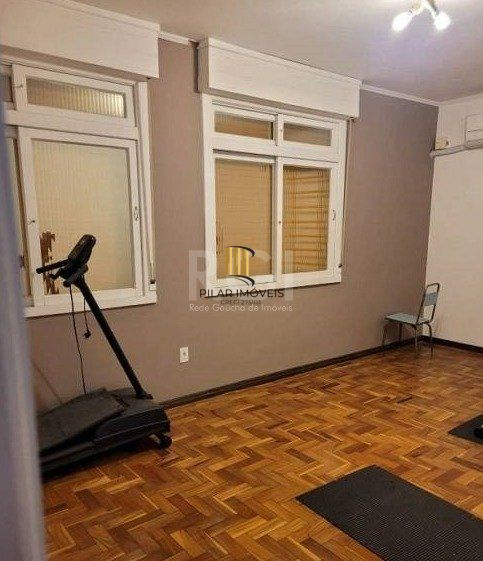 Casa Residencial ou comercial. Com 205 m²  de área útil, 3 dormitórios
