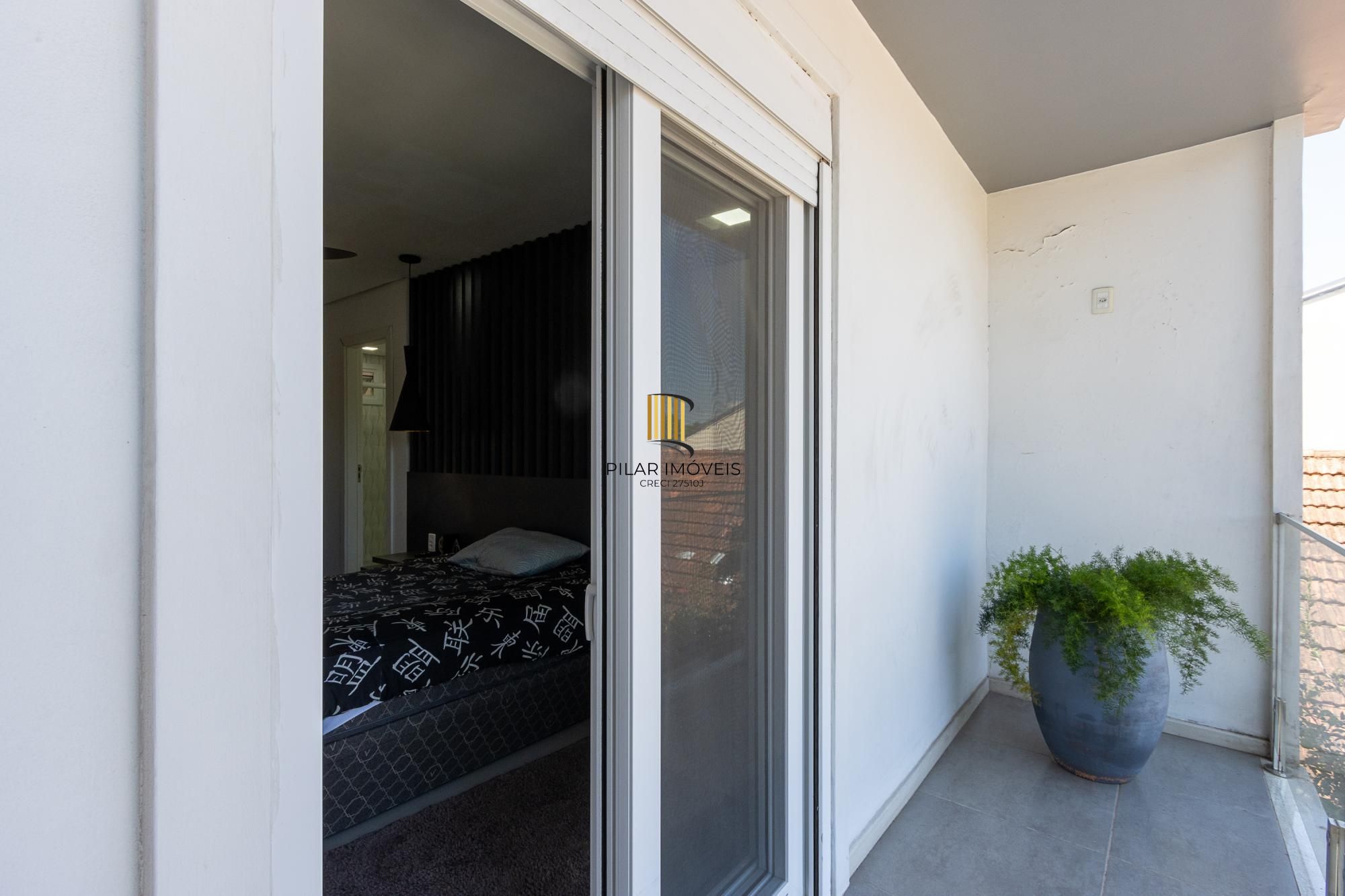 Excelente casa de 3 dormitórios, 3 suítes e 2 vagas no bairro Cavalhada.