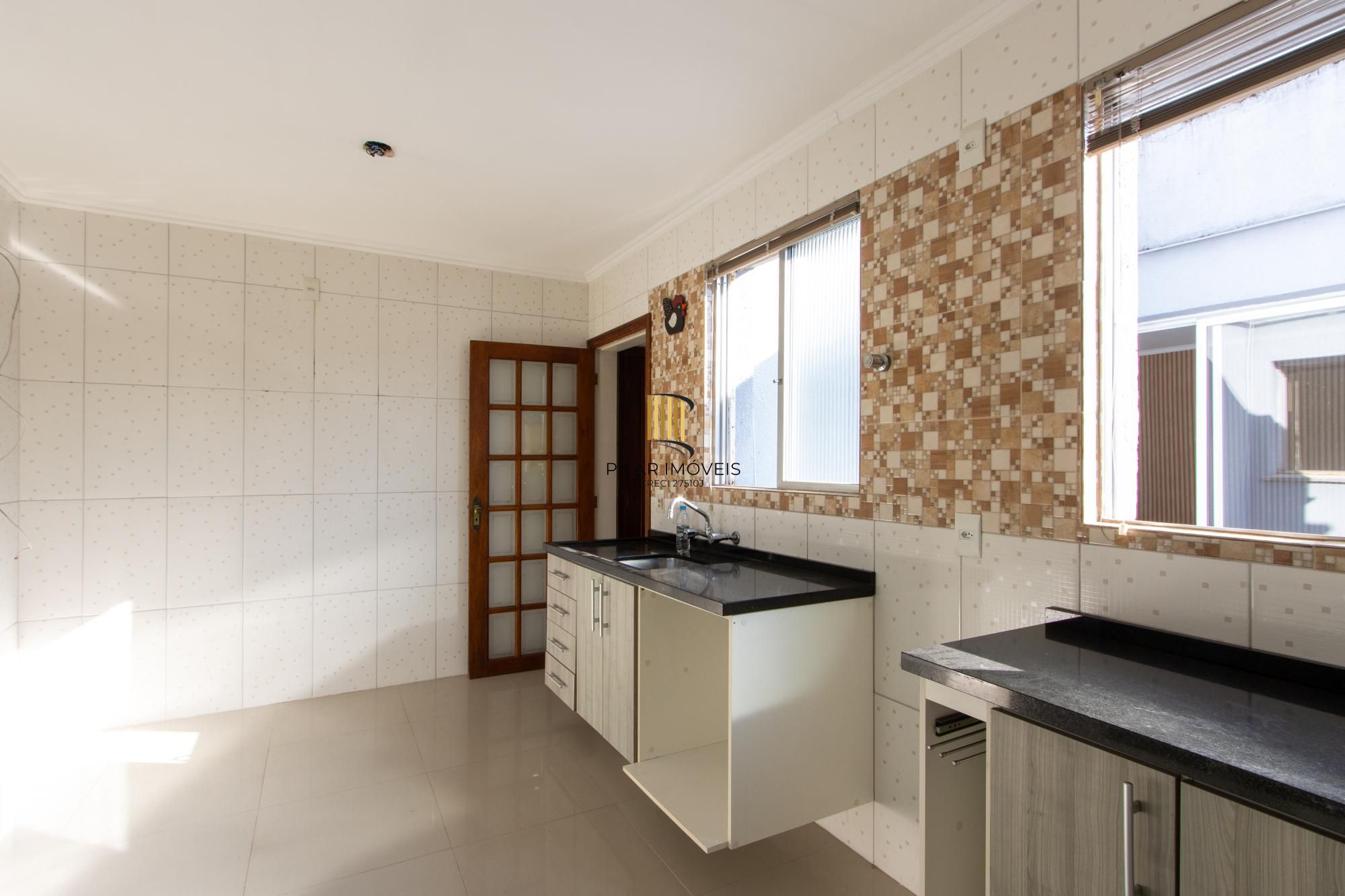Apartamento com 2 dormitórios com 74m² e 1 vaga e no Menino Deus