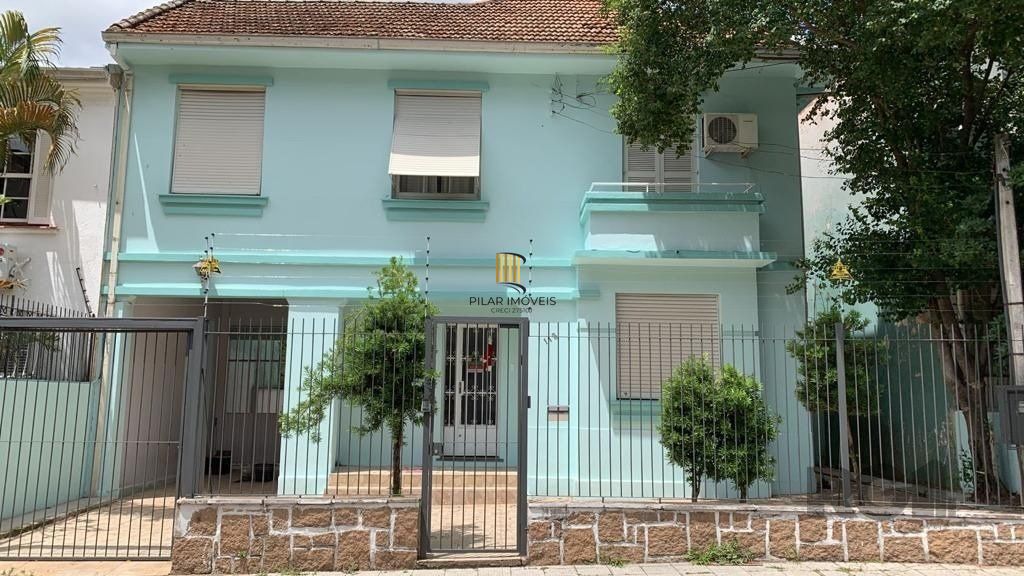 Casa em alvenaria, próxima à 24 de outubro, com a seguinte composição