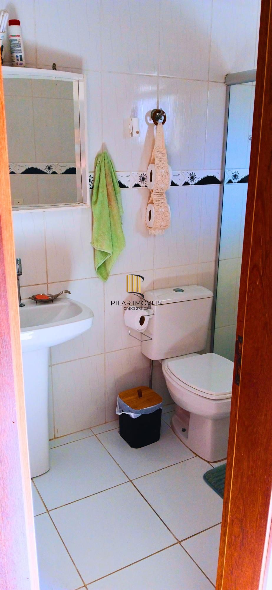 Casa aconchegante com 3 dormitórios, piscina e lareira