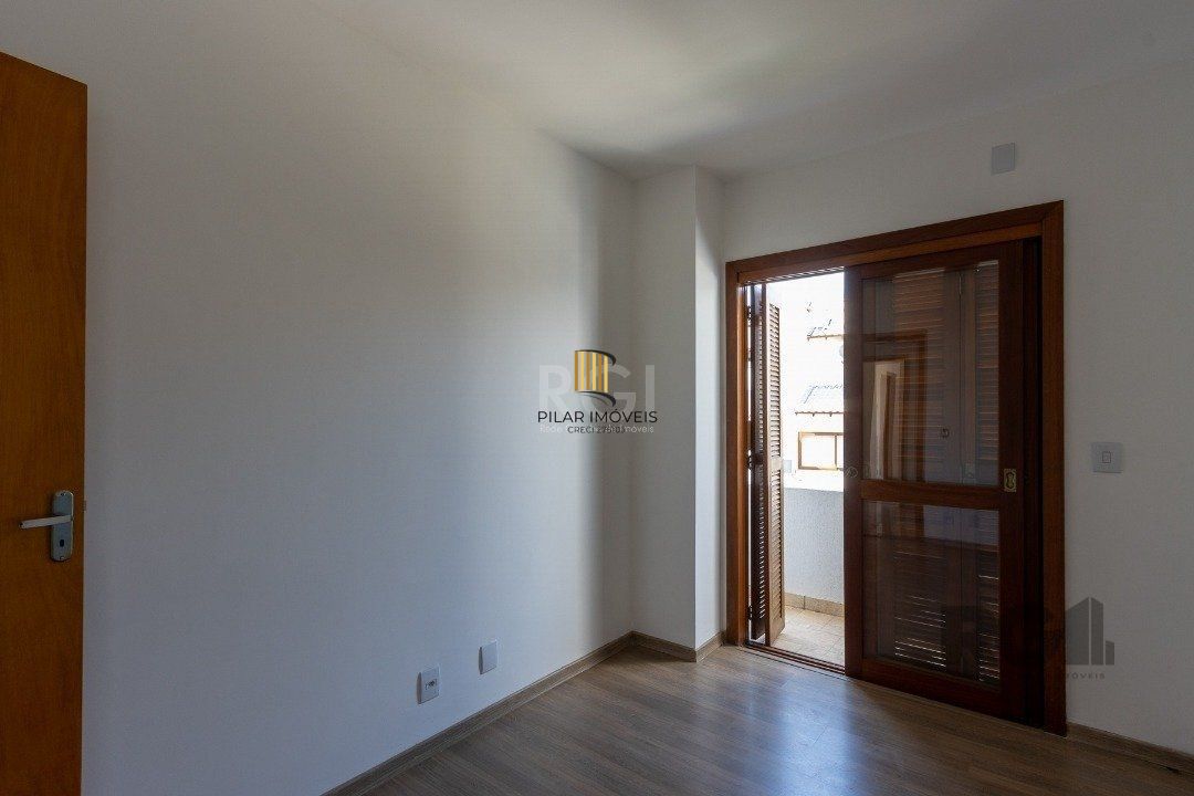 Casa 3 dormitórios no bairro Guarujá