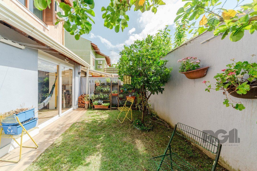 Casa de Condomínio 3 dormitórios no bairro Hípica