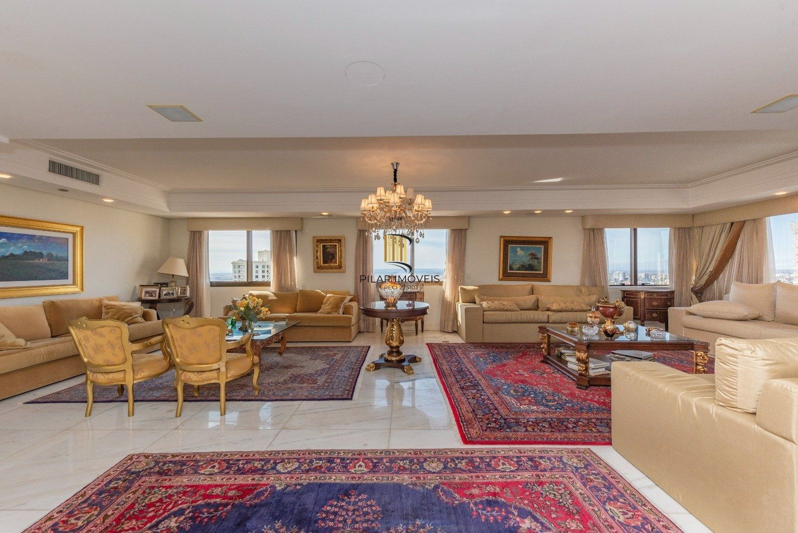 Clássica Cobertura, 600m2 privativos, 4 Dormitórios Sendo 3 Suítes!