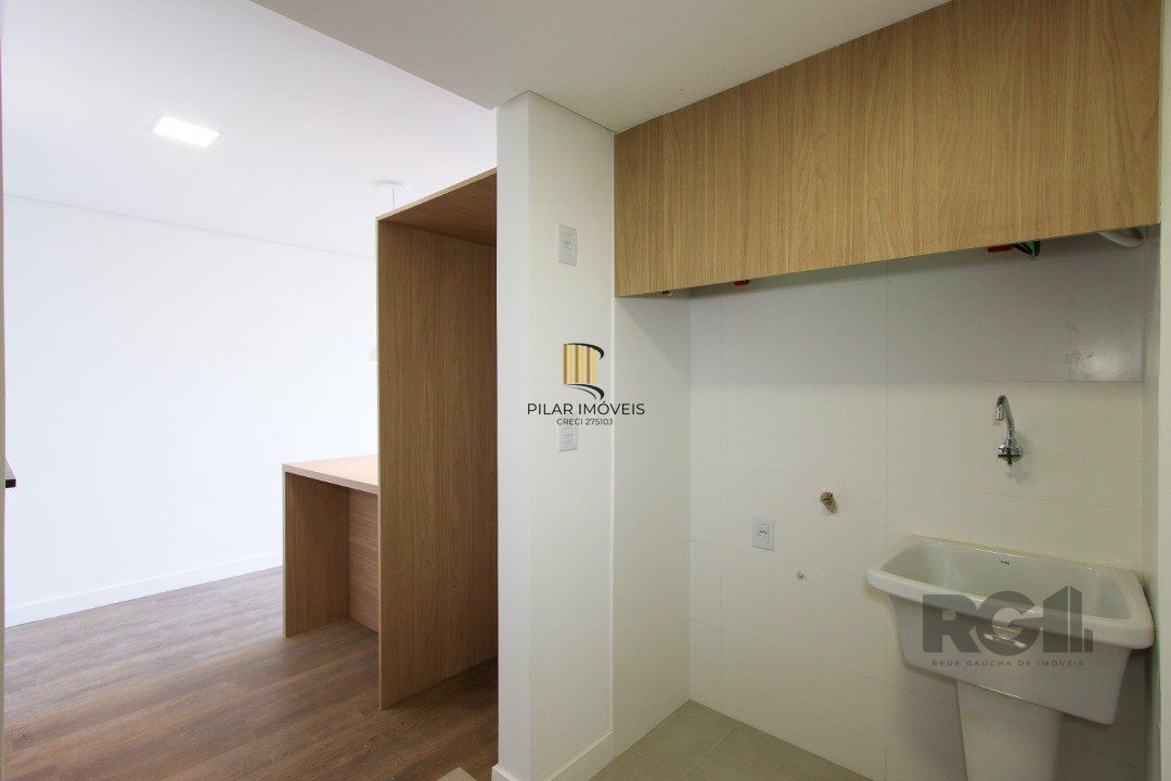 Apartamento em Porto Alegre no Bairro Petrópolis, de 2 quartos, semi mobiliado.