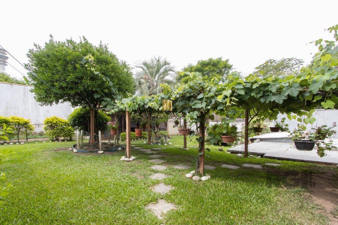 Casa para Venda - 440m², 3 dormitórios, sendo 1 suites, 2 vagas - Santa Tereza