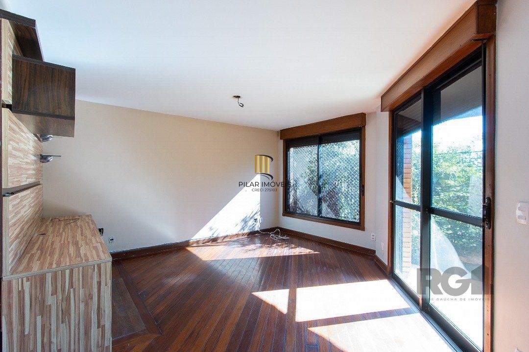 Excelente casa de 3 andares em condomínio fechado