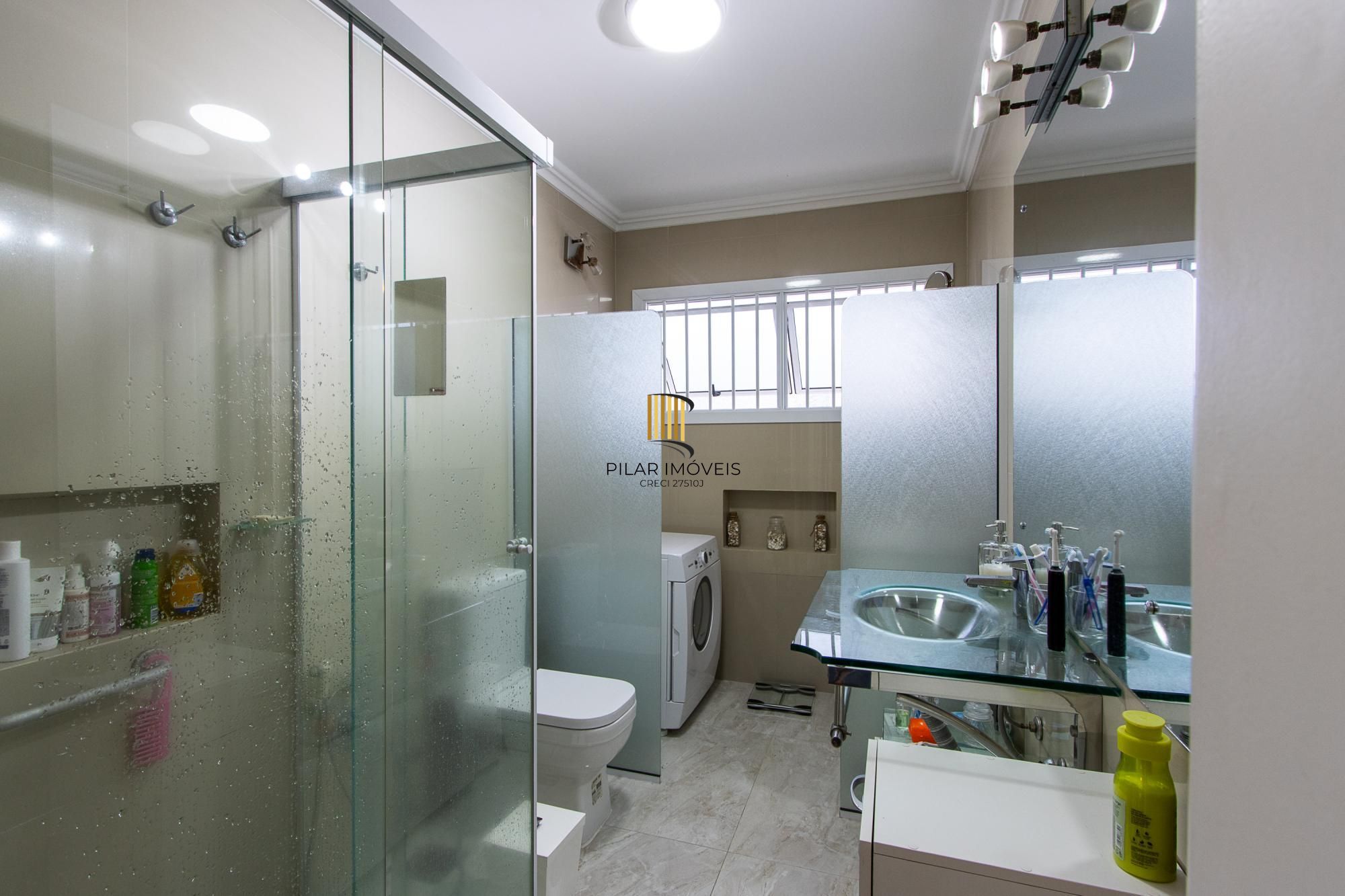 Linda casa totalmente reformada, 3 quartos (1 suite), 2 vagas cobertas - Bairro Nonoai