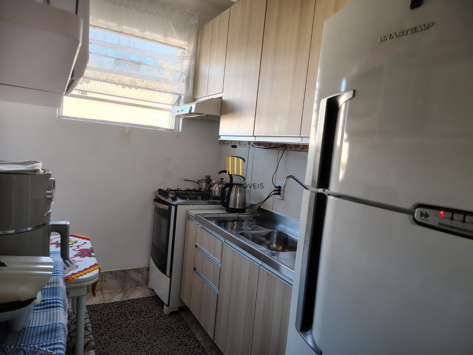 Apartamento de 2 dormitórios, 1 vaga, no bairro Camaqua.
