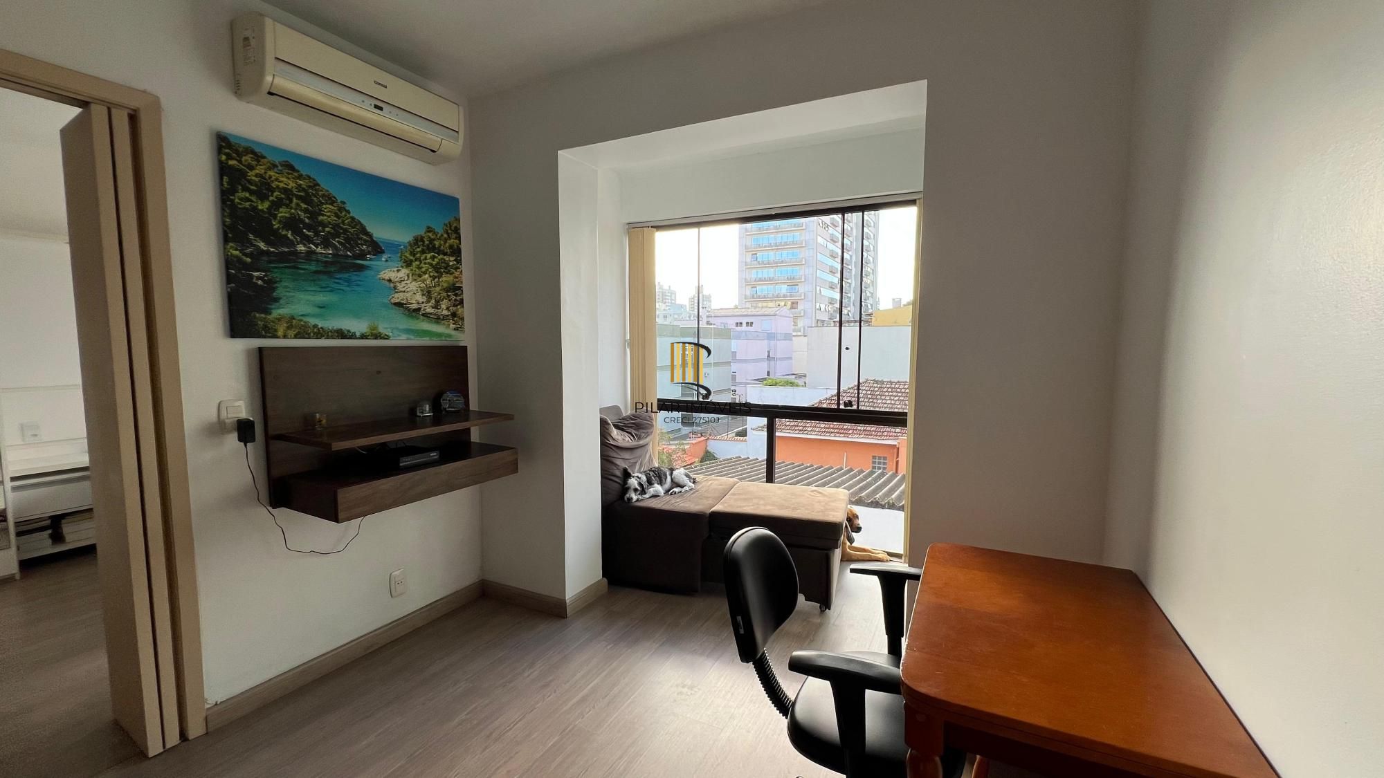 Cobertura no bairro Menino Deus com 01 dormitório sendo suíte