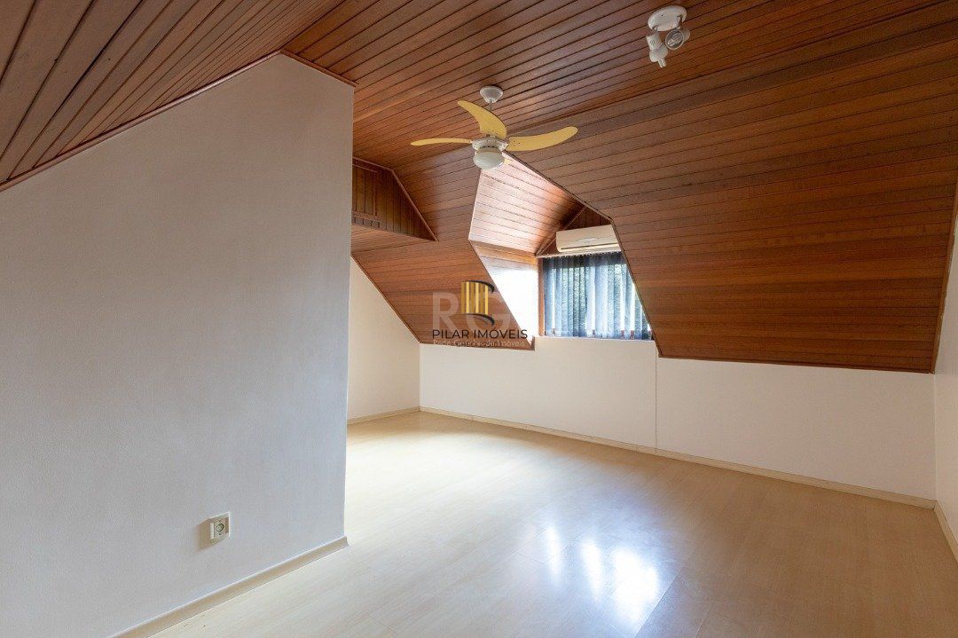 Casa de Condomínio 3 dormitórios no bairro Camaquã