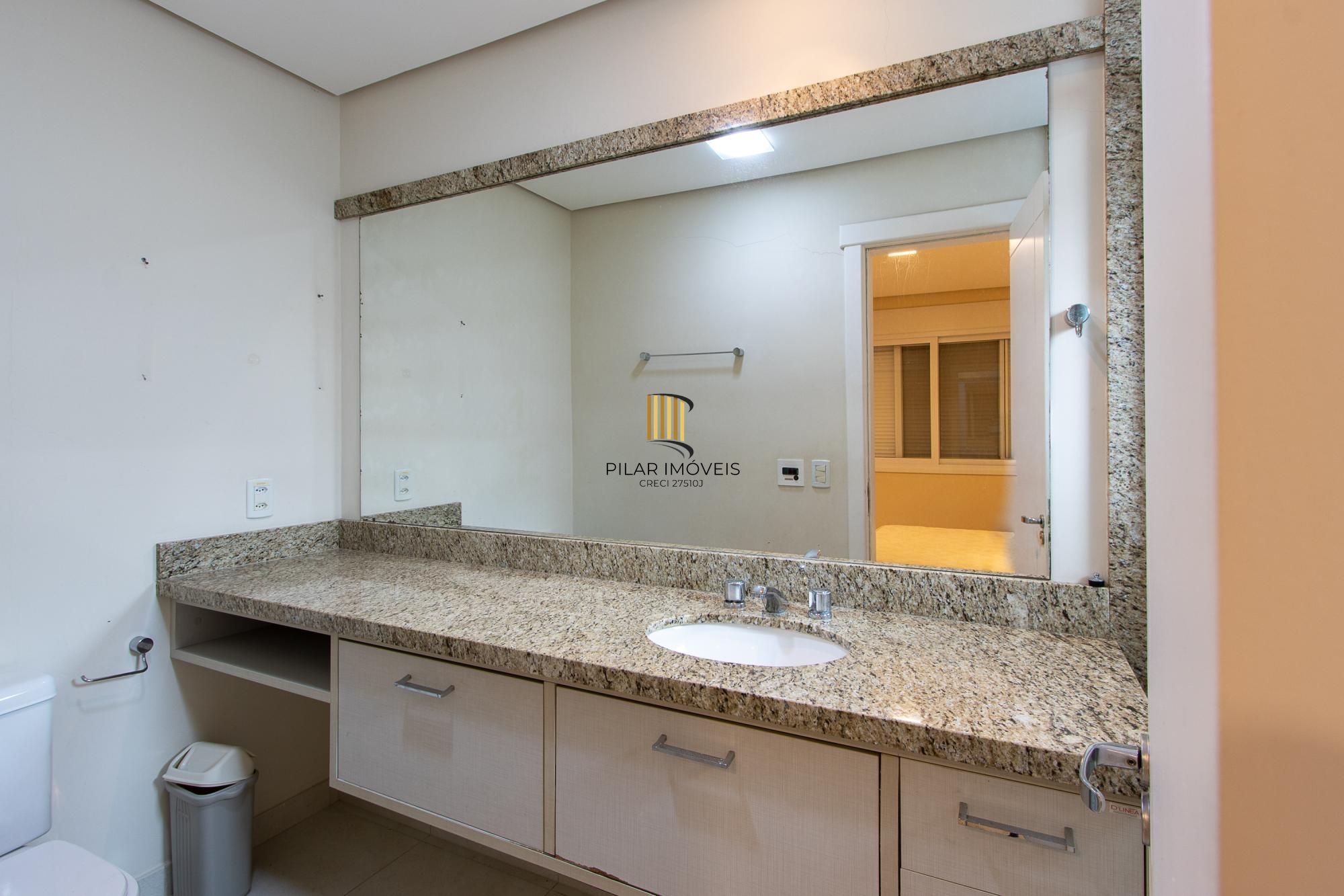 Casa de Condomínio 4 dormitórios no bairro Belém Novo