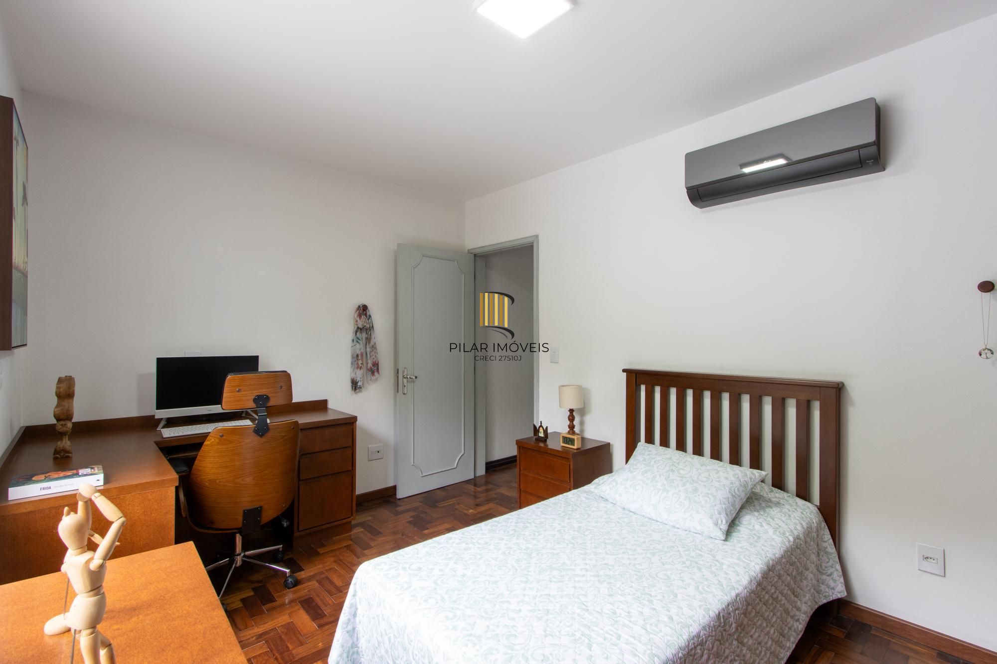 Casa TODA Reformada à Venda  – Mobiliada